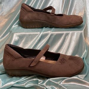 Taupe neutral 41 Mary Janes Naot shoes with hook & loop closures. Crazy comfy! 9
